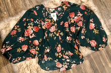 Load image into Gallery viewer, Dark Green Floral Print Puff Sleeve Top
